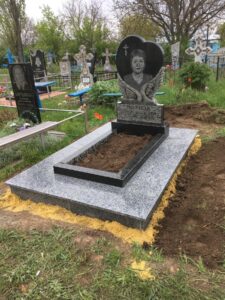 Одинарні пам’ятники з граніту ціни