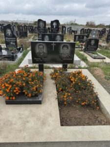 Пам'ятники подвійні