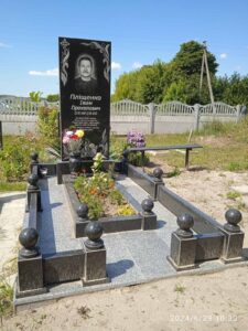 Пам'ятники на могилу з граніту Корсунь-Шевченківський
